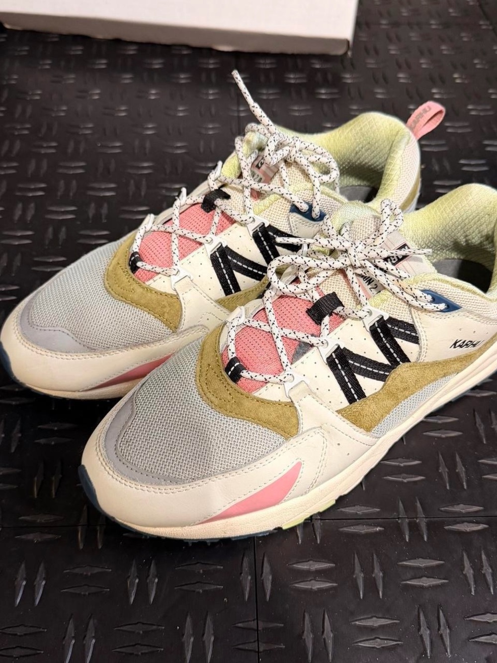 Karhu Fusion 2, Size 12. Casual Athletic Lace-Up Sneakers in Pink, Olive & Cream